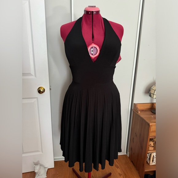 Marilyn Monroe style halter dress - Picture 1 of 5